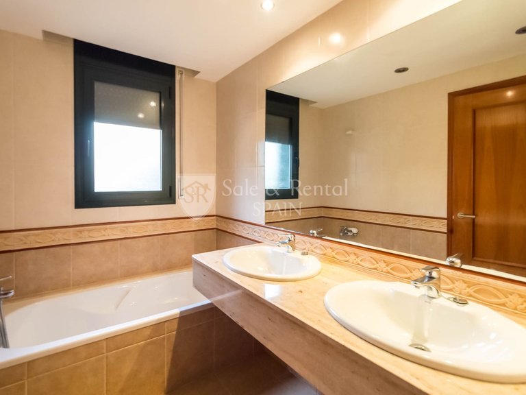 Villa for Sale in Lloret De Mar, Gerona 40