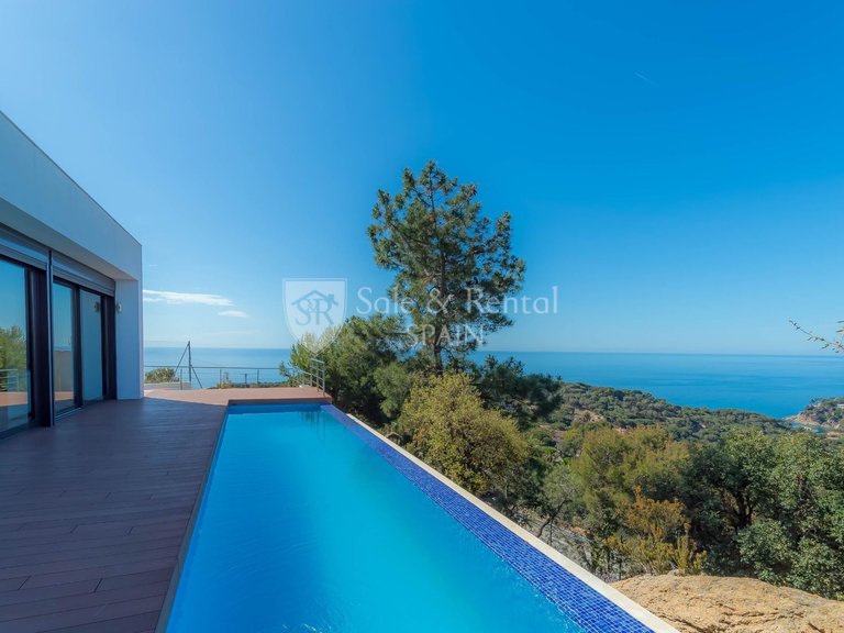 Villa for Sale in Lloret De Mar, Gerona 2