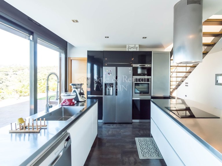 Villa for Sale in Lloret De Mar, Gerona 8