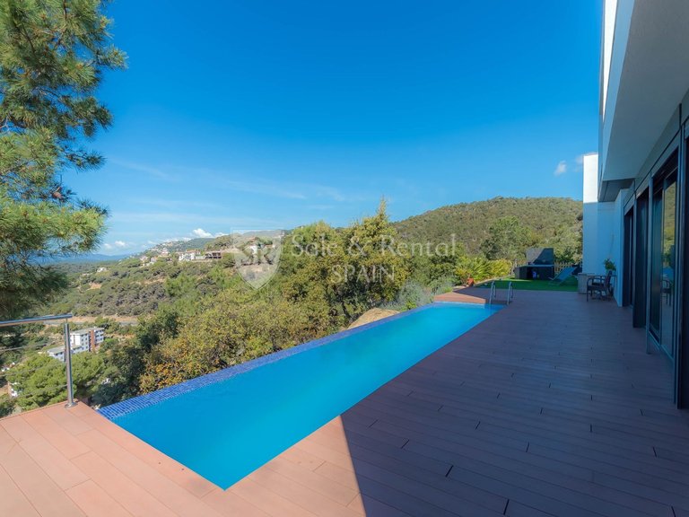 Villa for Sale in Lloret De Mar, Gerona 14
