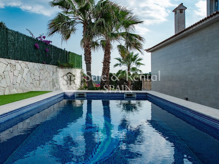 Villa for Sale in Lloret De Mar, Gerona 3