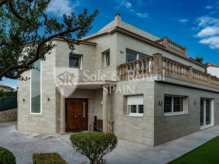 Villa for Sale in Lloret De Mar, Gerona 2