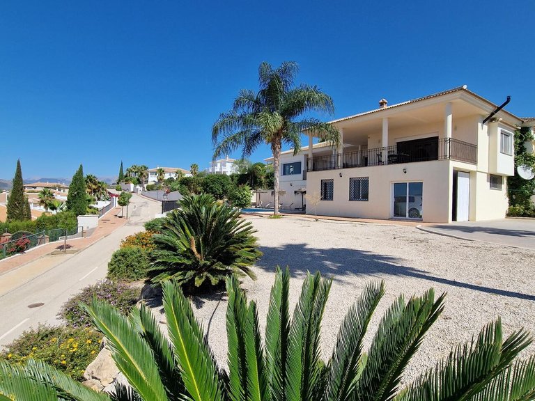 Villa for Sale in Periana, Malaga 6