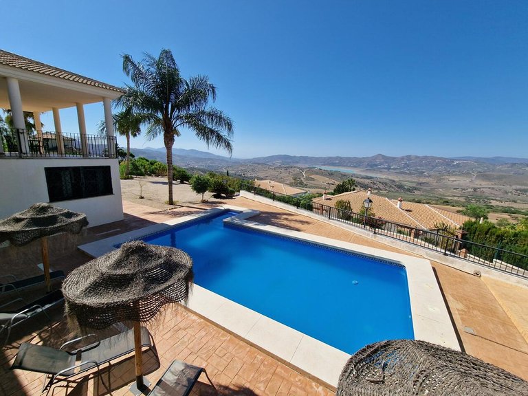 Villa for Sale in Periana, Malaga 11
