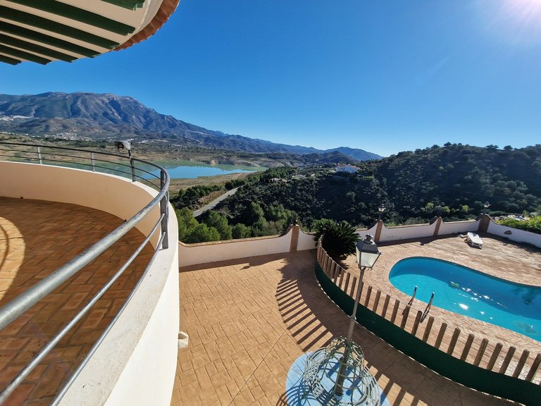 Villa for Sale in Vinuela, Malaga 13