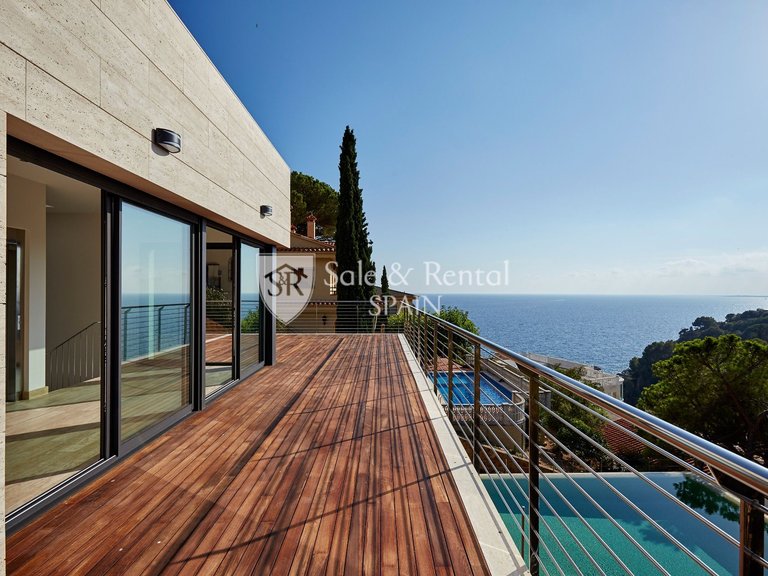 Villa for Sale in Lloret De Mar, Gerona 1