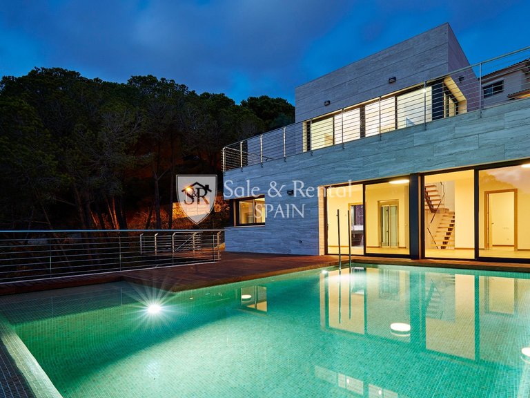 Villa for Sale in Lloret De Mar, Gerona 2