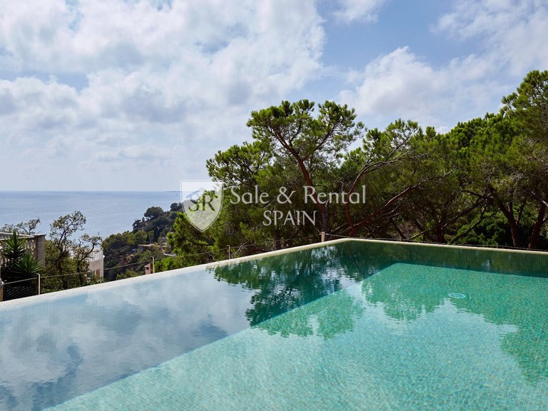 Villa for Sale in Lloret De Mar, Gerona 22