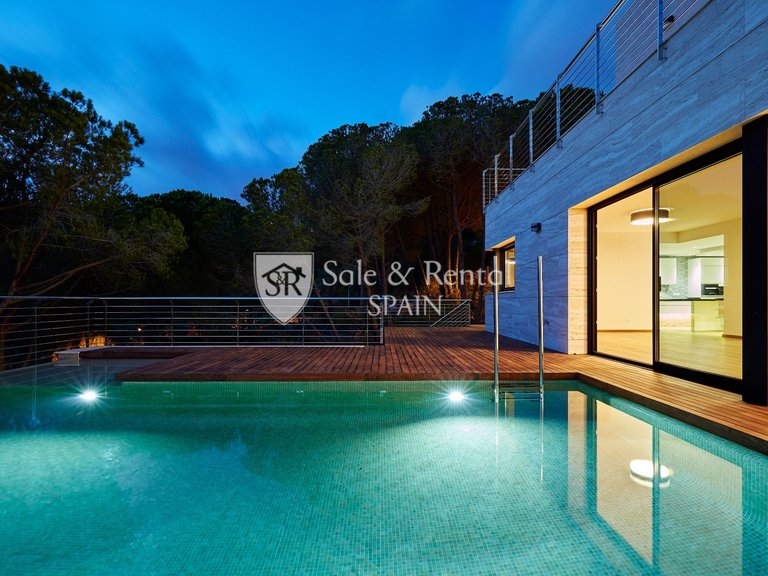 Villa for Sale in Lloret De Mar, Gerona 28