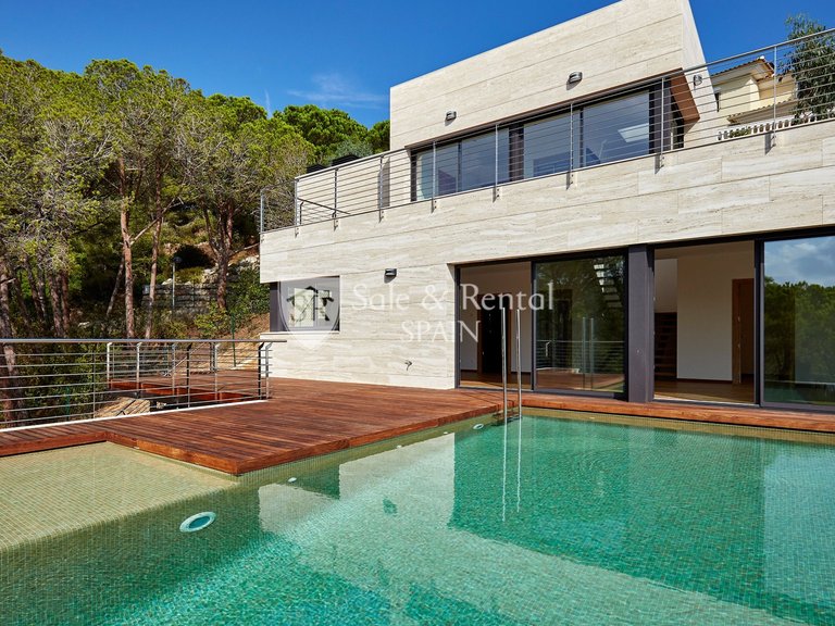 Villa for Sale in Lloret De Mar, Gerona 30