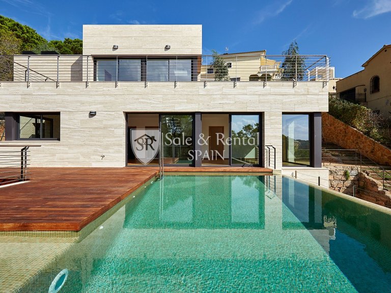 Villa for Sale in Lloret De Mar, Gerona 31