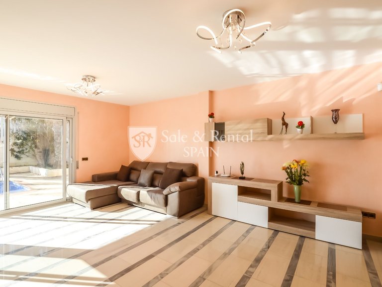 Villa for Sale in Lloret De Mar, Gerona 4