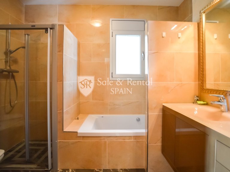 Villa for Sale in Lloret De Mar, Gerona 25