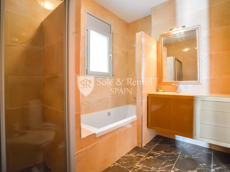 Villa for Sale in Lloret De Mar, Gerona 27