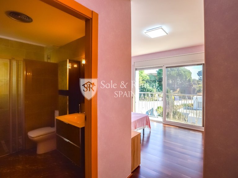 Villa for Sale in Lloret De Mar, Gerona 35