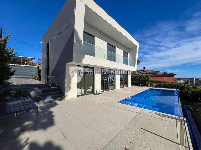 Villa for Sale in Sant Feliu De Guixols, Gerona 1
