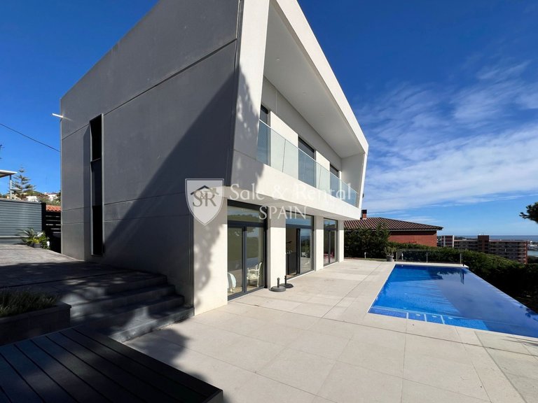 Villa for Sale in Sant Feliu De Guixols, Gerona 3