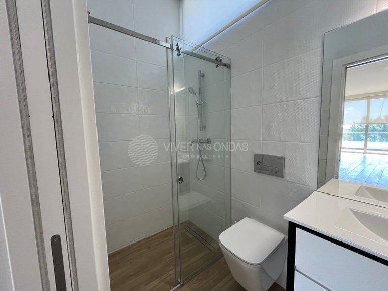 Villa for Sale in Mexilhoeira Grande, Algarve 9