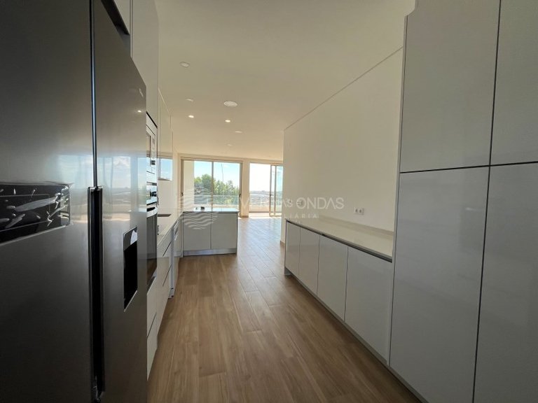 Villa for Sale in Mexilhoeira Grande, Algarve 5