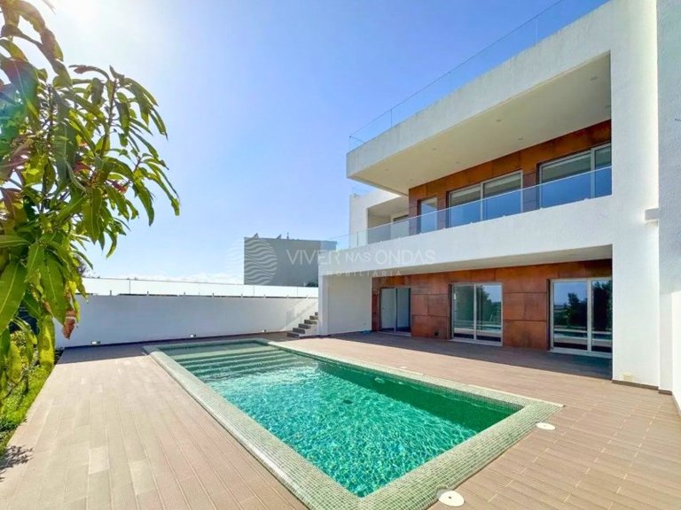 Villa for Sale in Mexilhoeira Grande, Algarve 22