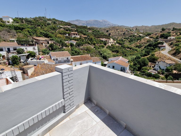 Town House for Sale in Vinuela, Malaga 3