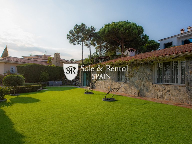 Villa for Sale in Lloret De Mar, Gerona 25