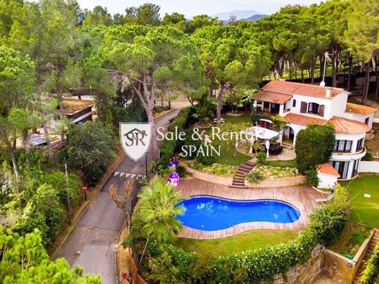 Villa for Sale in Lloret De Mar, Gerona 3