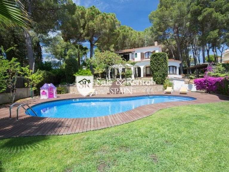 Villa for Sale in Lloret De Mar, Gerona 5