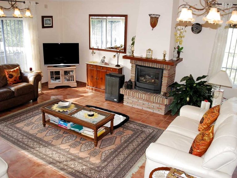 Villa for Sale in Alcaucin, Malaga 4