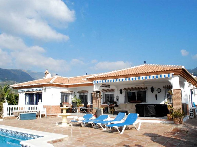 Villa for Sale in Alcaucin, Malaga 15