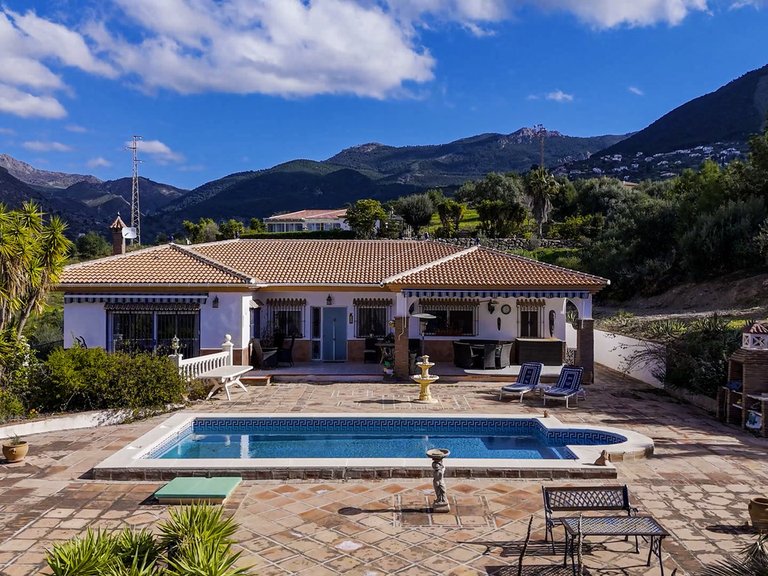 Villa for Sale in Alcaucin, Malaga 2