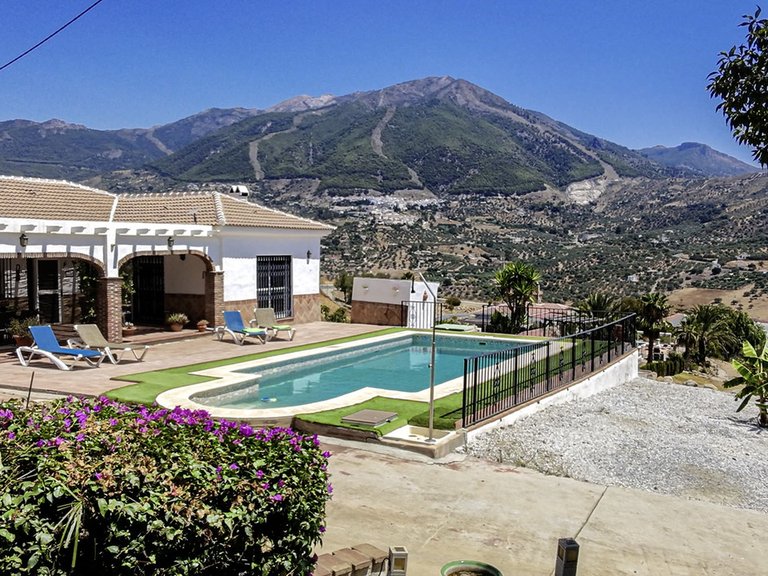 Villa for Sale in Alcaucin, Malaga 1