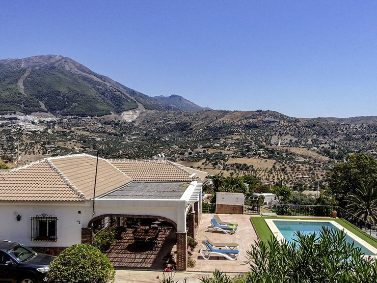 Villa for Sale in Alcaucin, Malaga 5