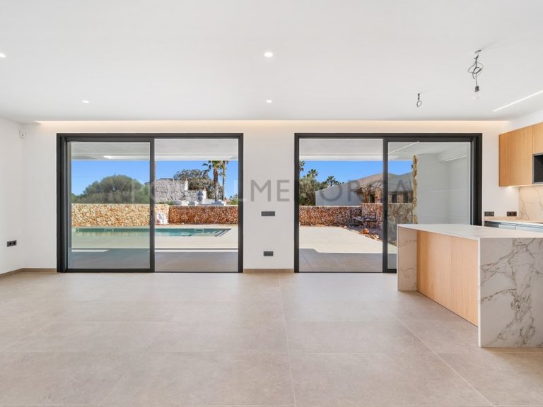 Villa for Sale in Cala Blanca, Menorca 7