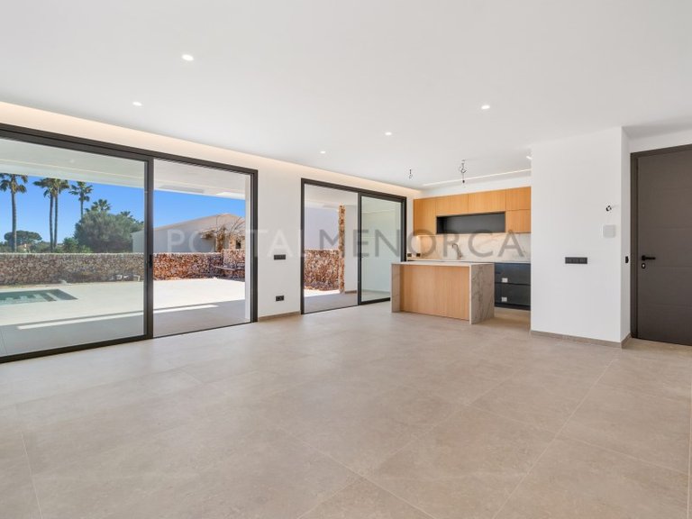 Villa for Sale in Cala Blanca, Menorca 3
