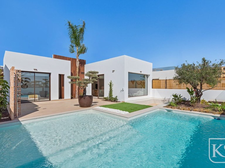 Villa for Sale in Los Alcazares, Murcia 1
