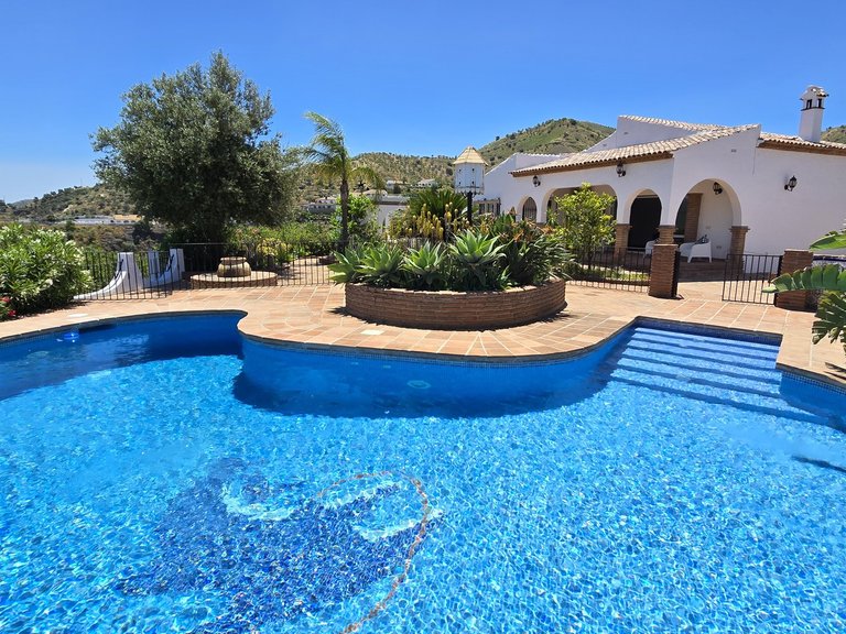 Villa for Sale in Vinuela, Malaga 6