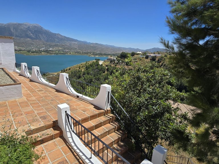 Villa for Sale in Vinuela, Malaga 14
