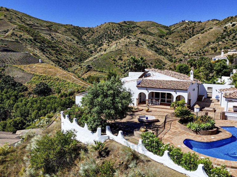 Villa for Sale in Vinuela, Malaga 7
