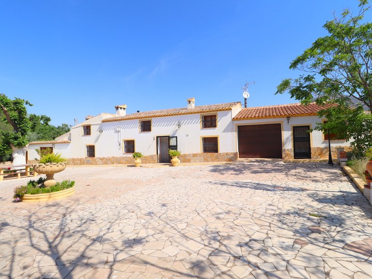 Country House for Sale in Velez-rubio, Almeria 1