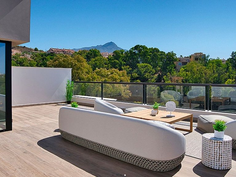 Apartment for Sale in Nueva Andalucia, Malaga 12