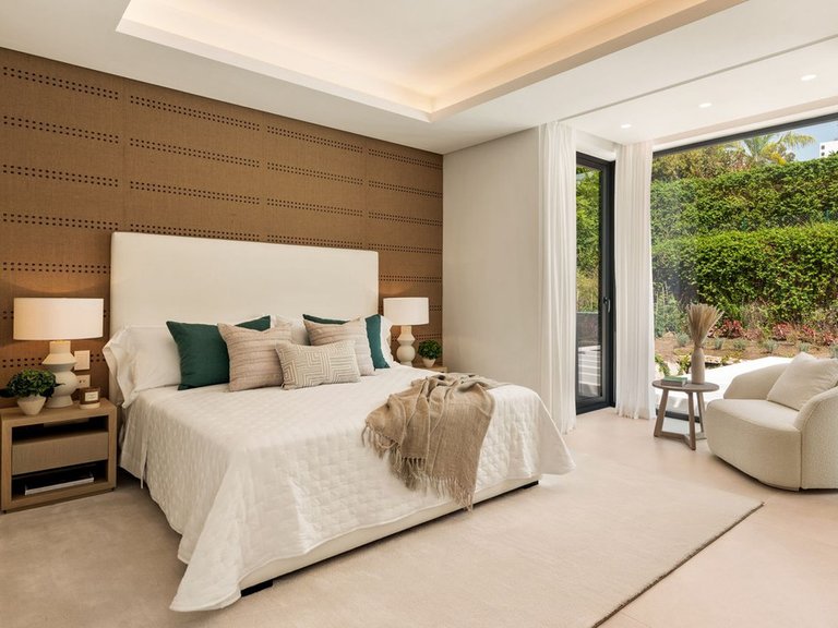 Villa for Sale in El Paraiso, Malaga 14