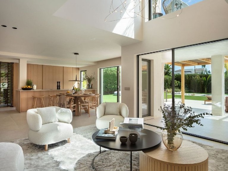 Villa for Sale in Nueva Andalucia, Malaga 3