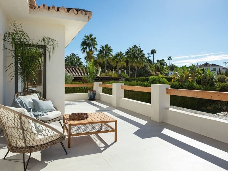 Villa for Sale in Nueva Andalucia, Malaga 8