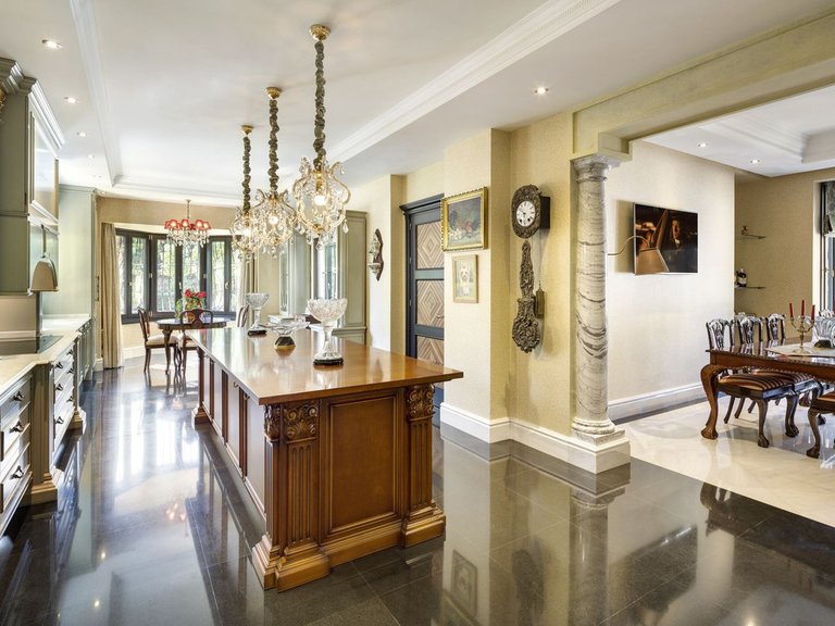 Villa for Sale in Marbella, Malaga 3