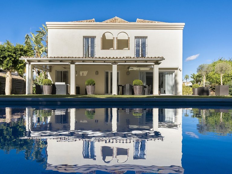 Villa for Sale in Nueva Andalucia, Malaga 1