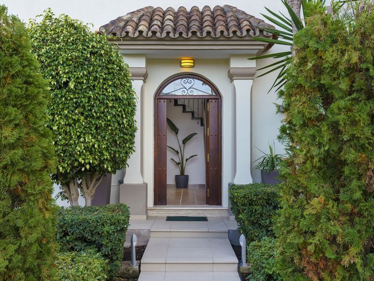 Villa for Sale in Nueva Andalucia, Malaga 6