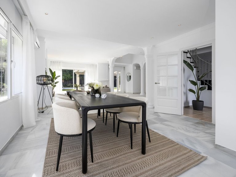 Villa for Sale in Nueva Andalucia, Malaga 8