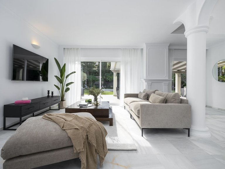 Villa for Sale in Nueva Andalucia, Malaga 9