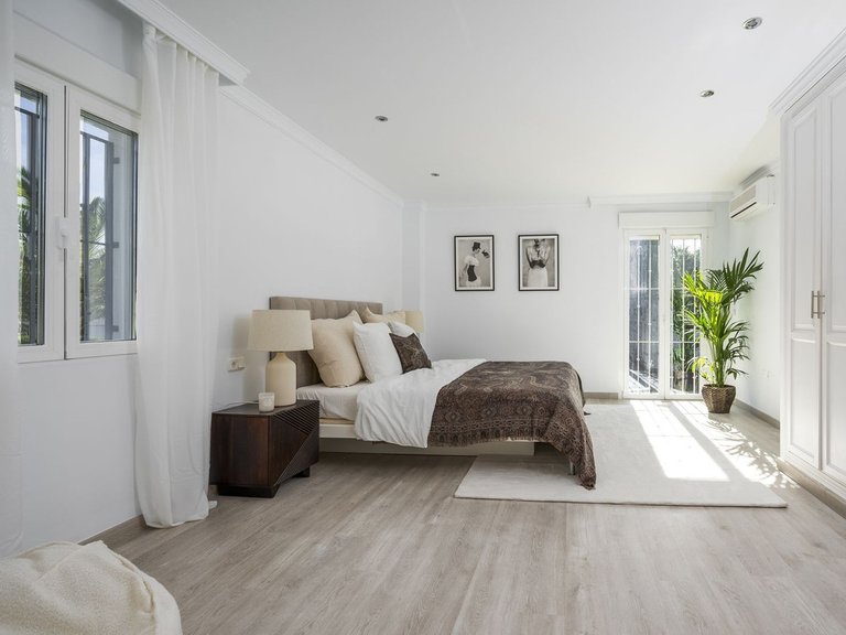 Villa for Sale in Nueva Andalucia, Malaga 23